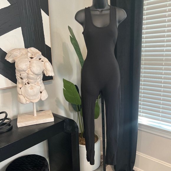 COMFY Ribbed Jumpsuit - Picture 4 of 6